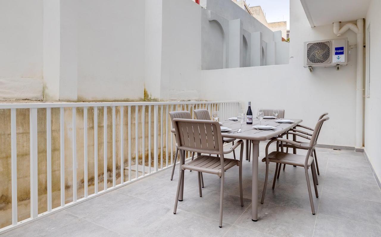 Cosy Apartment Steps To St George'S Bay Сент Джулианс Экстерьер фото