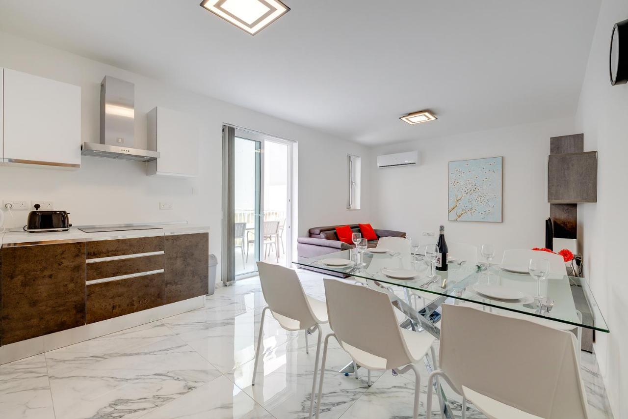 Cosy Apartment Steps To St George'S Bay Сент Джулианс Экстерьер фото